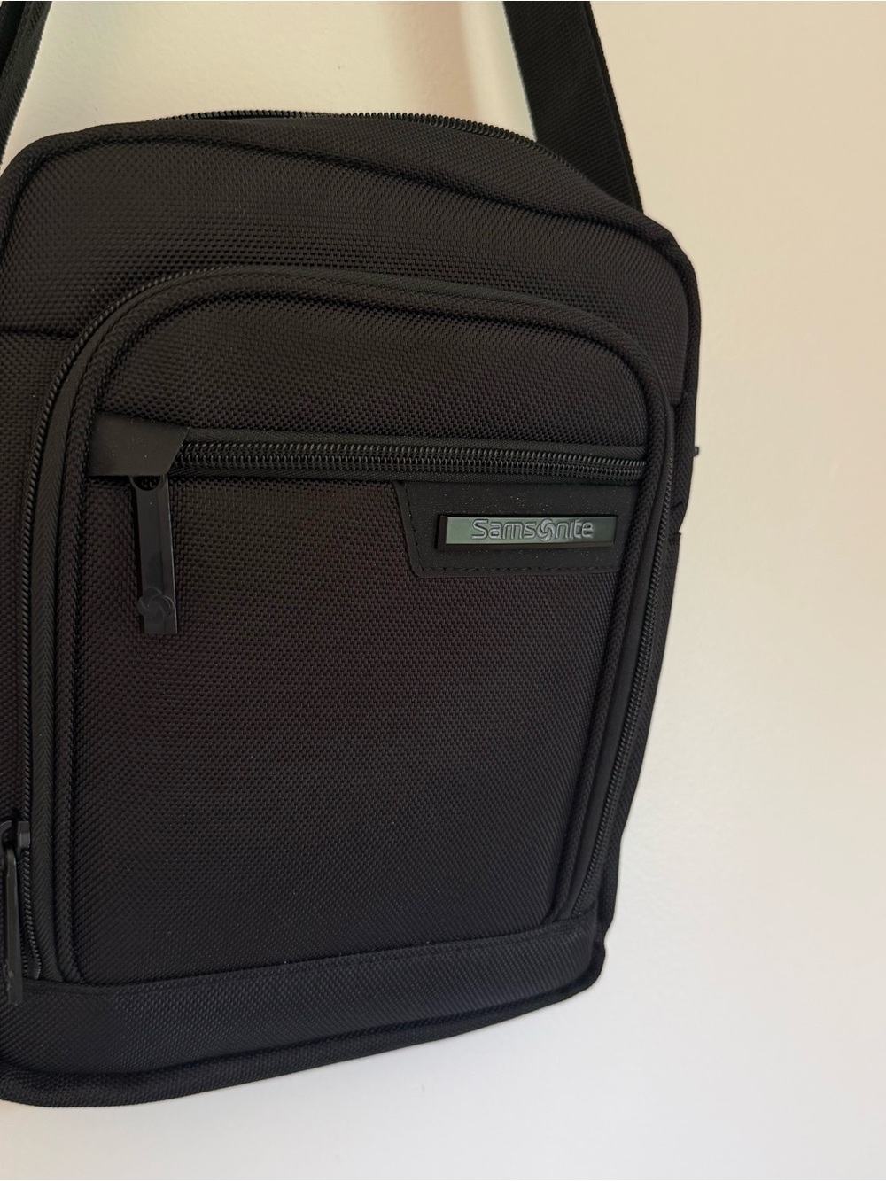 NWOT Samsonite Black Crossbody RFID